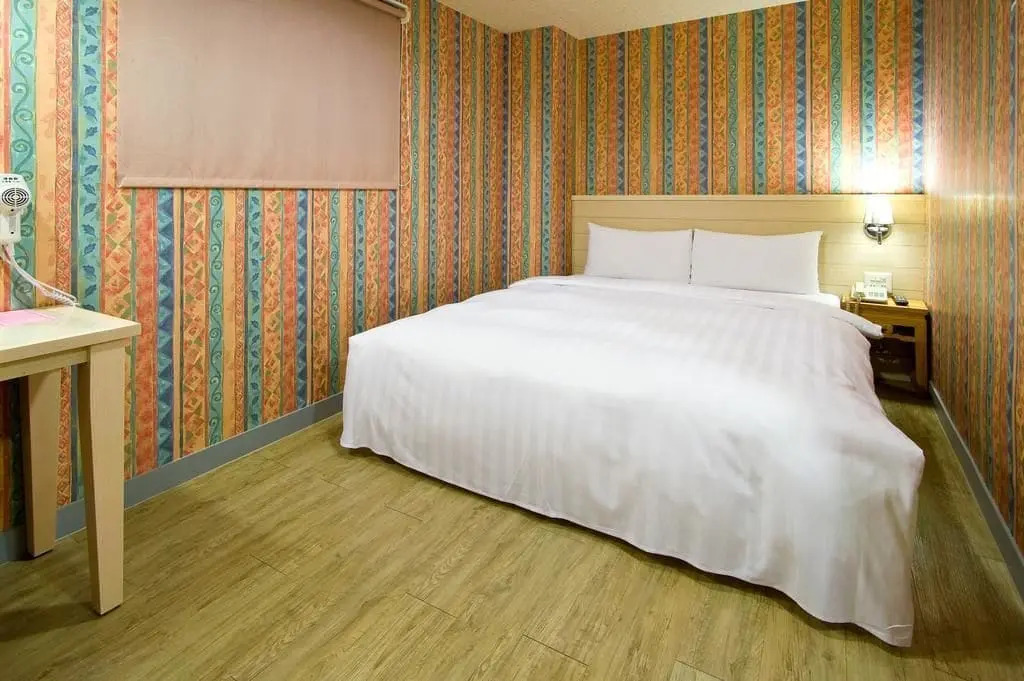 Skoal Hotel