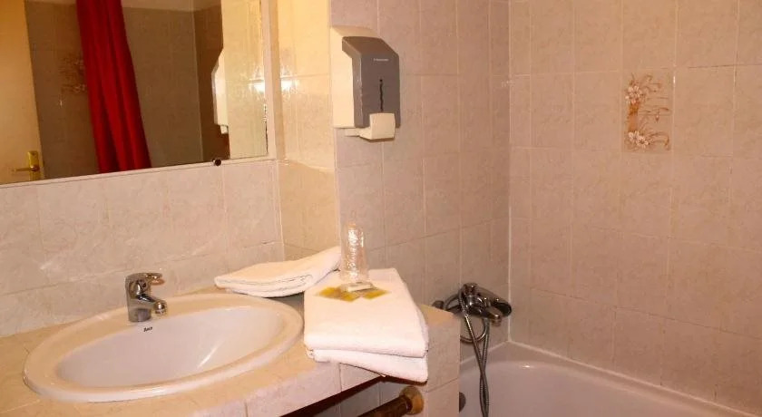 HOTEL LA GARENNE
