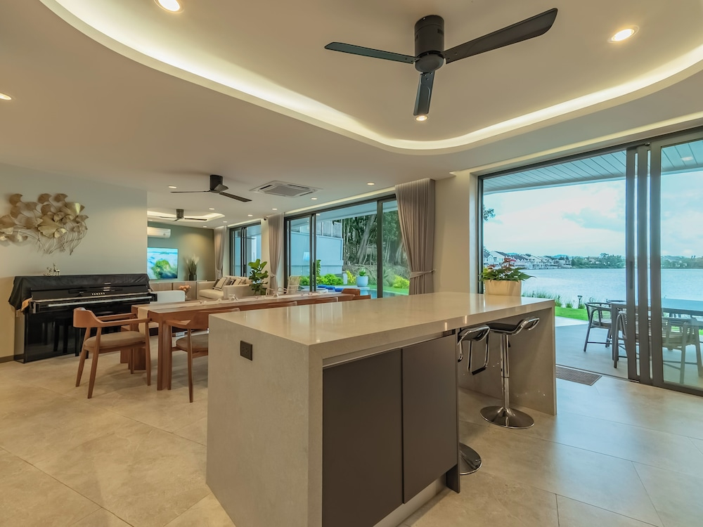 Lakeside 5br New Pool Villa