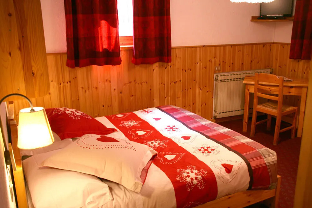 Hotel Petit Dahu - Chambres et Restaurant