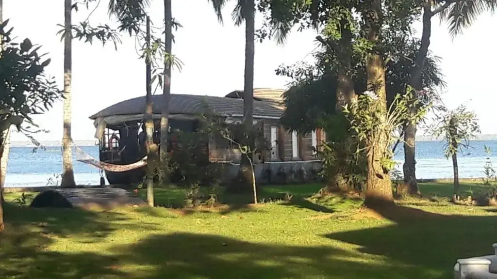 Vembanad House Boutique Back Water Homestay