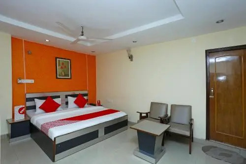 OYO 16818 Hotel Parakh