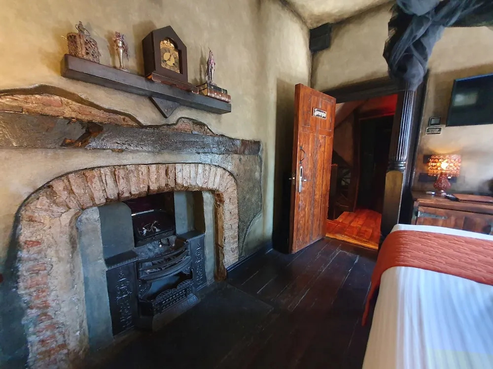 Hocus Pocus Tiny Hotel