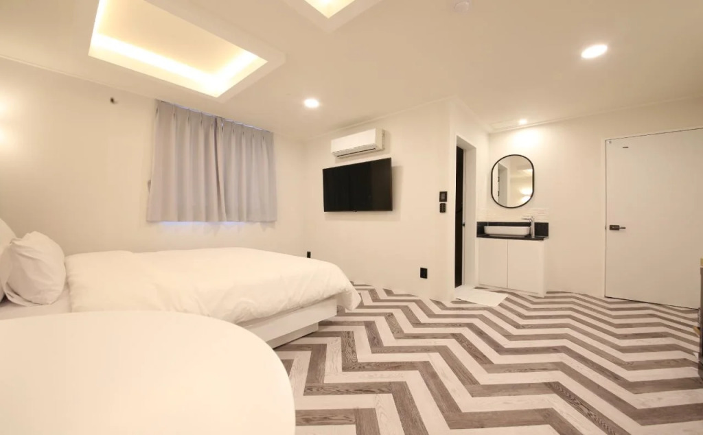 Show Motel