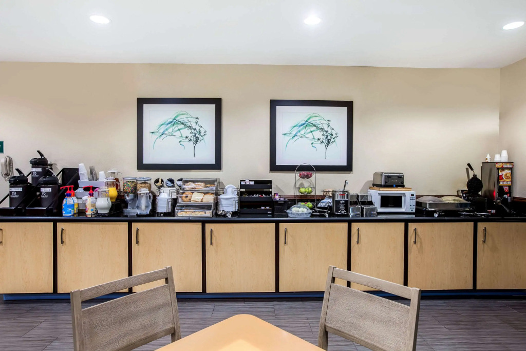 La Quinta Inn & Suites by Wyndham Pasadena