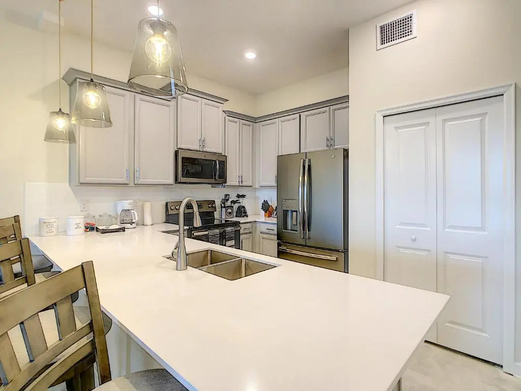 Fantastic Stylish 2BR condo in Four Corners with free Waterpark