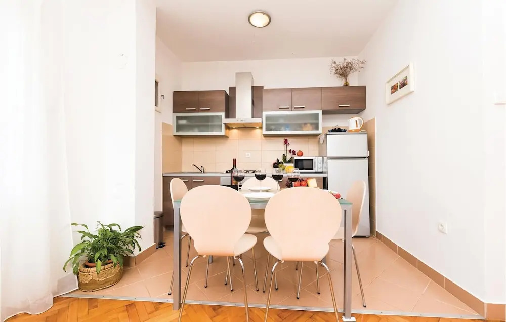 Awesome Apartment in Sukosan With 3 Bedrooms and Wifi