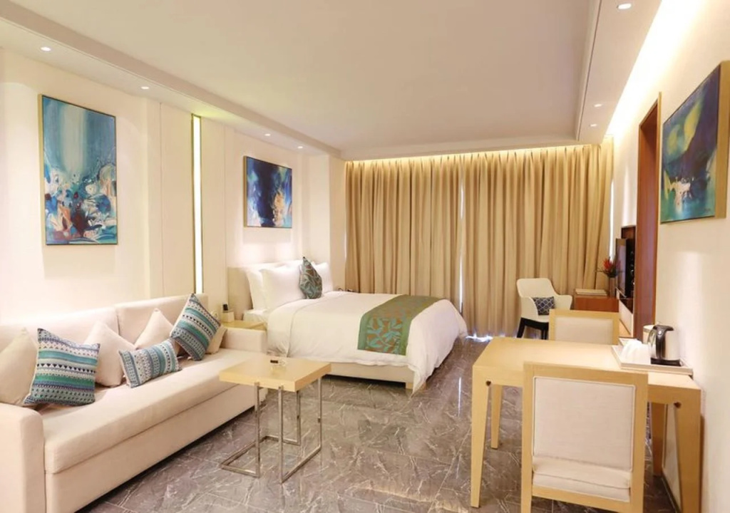 Poly Phoenix Hotel