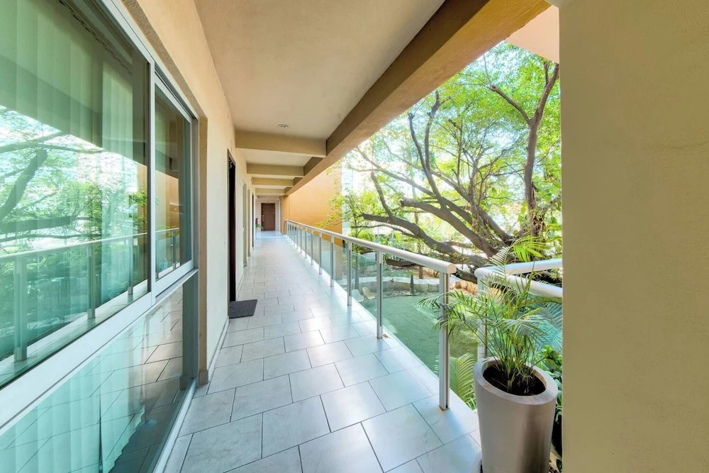 Beautiful Condo With Pool and Close to the Beach