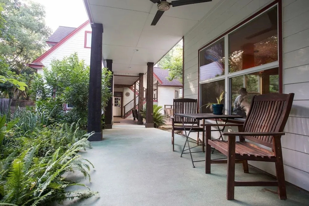 Brava House Bed and Breakfast