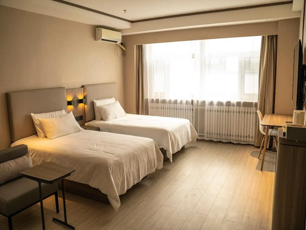HanTing Hotel (Zhalantun Qinghe Furniture Plaza)