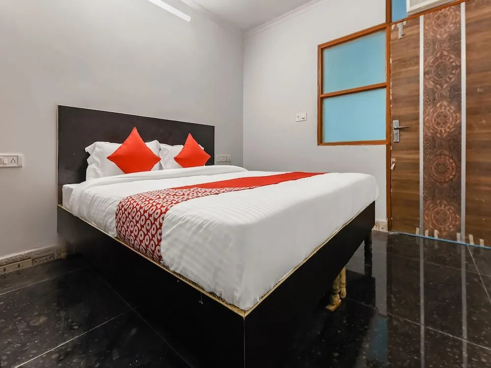 OYO 28395 Delight Inn