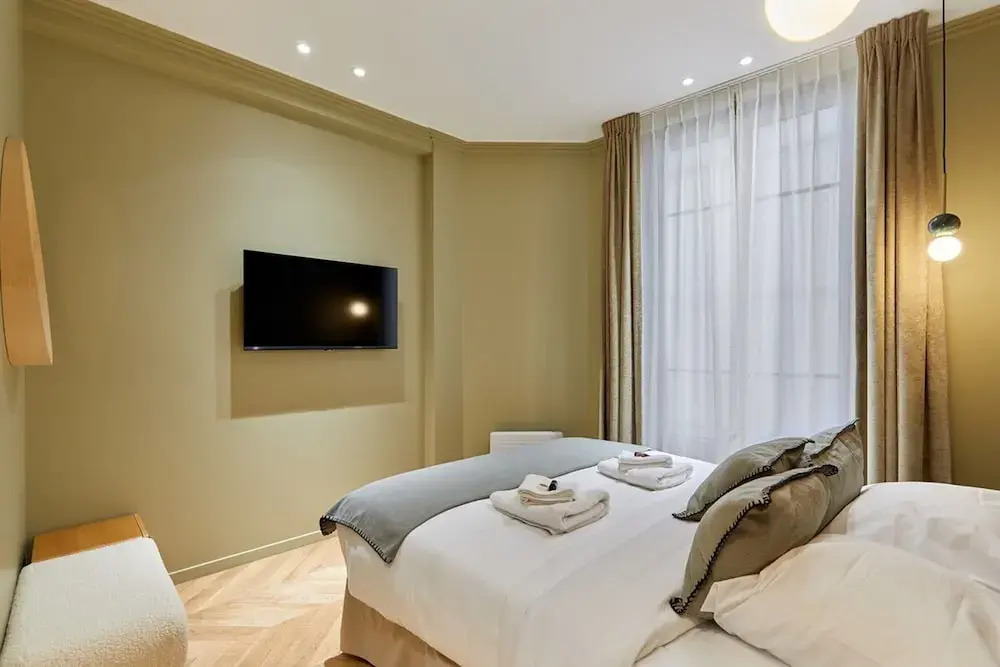 Incredible AC Apartment 3 Bedrooms Center of Paris