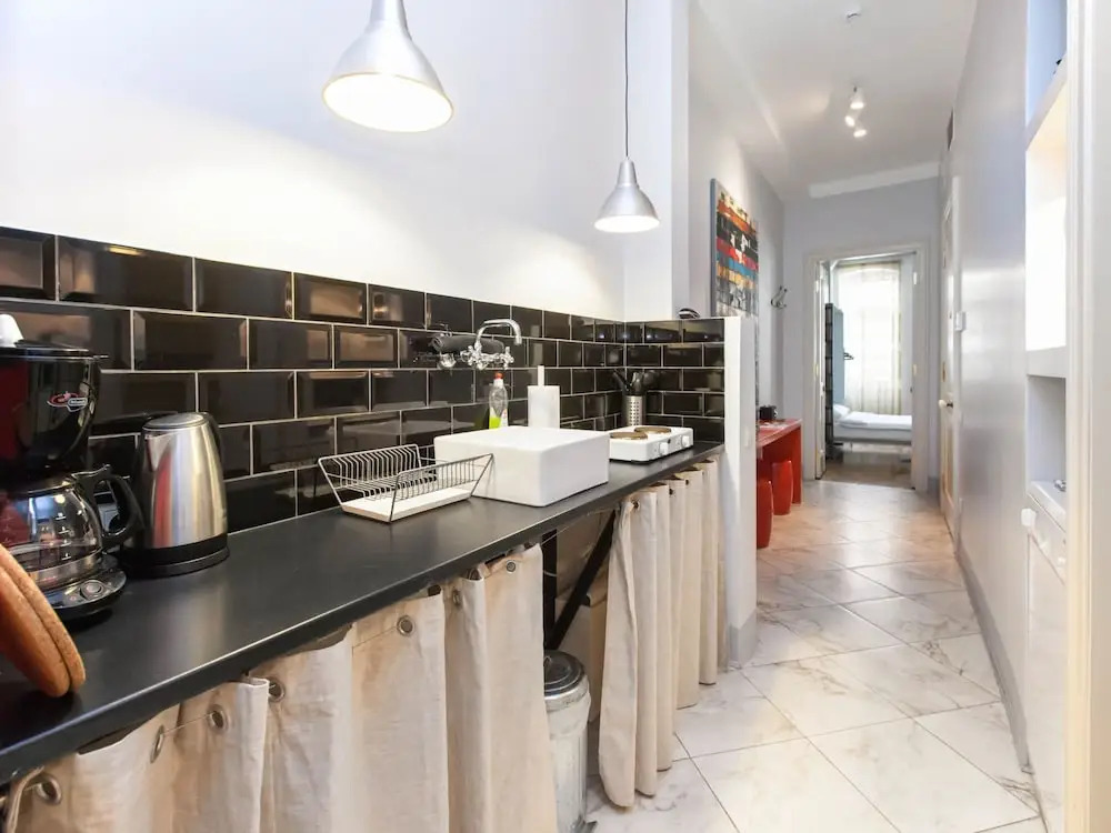 Chiconomy Suites