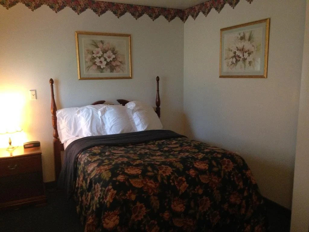 Freds Inn Restaurant & Lodging