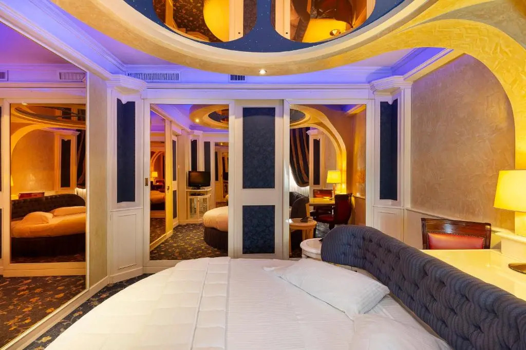 Dream Hotel