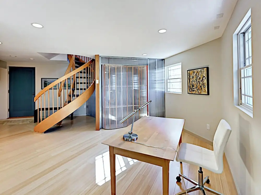 Iconic West End Home 2 Bedrooms 2 Bathrooms Home