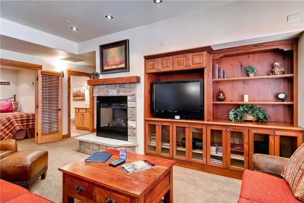 5111 Emerald Lodge, Trappeur's Crossing Apartment 2