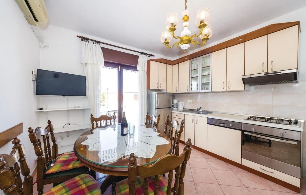 Nice Home in Sukosan With Wifi and 6 Bedrooms