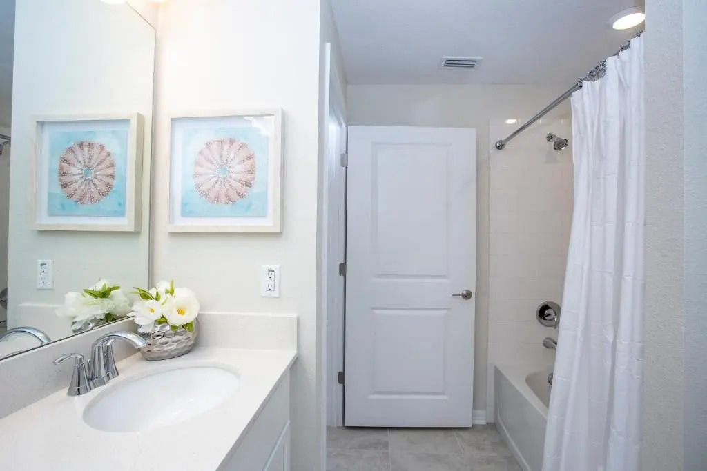 Luxurious 2 Bedroom Apartment Close to Disney 303
