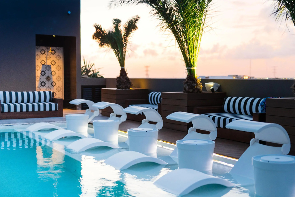 MARQUEE Playa Hotel