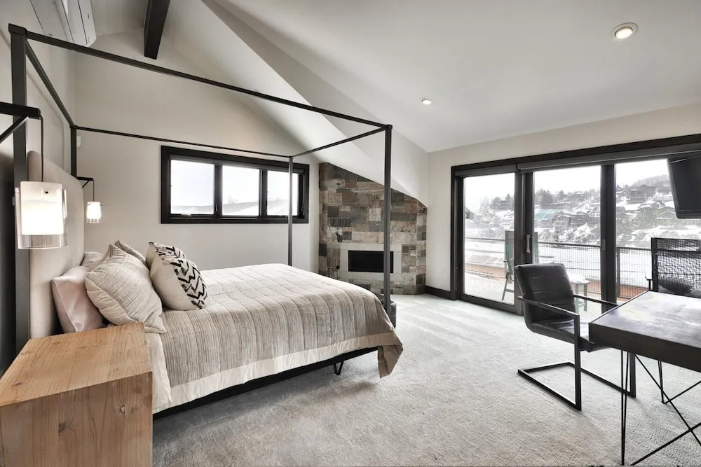 Pinetree by Avantstay Modern Park City Getaway w/ Patio & Balcony