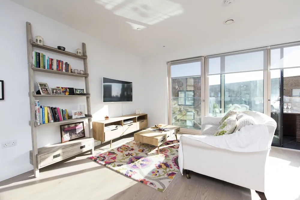Stunning 1BR with Balcony in Zone 1!