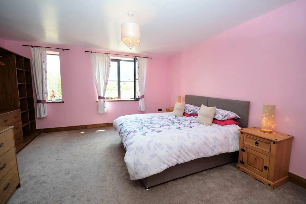 Immaculate 5-bed House Located in Caernarfon