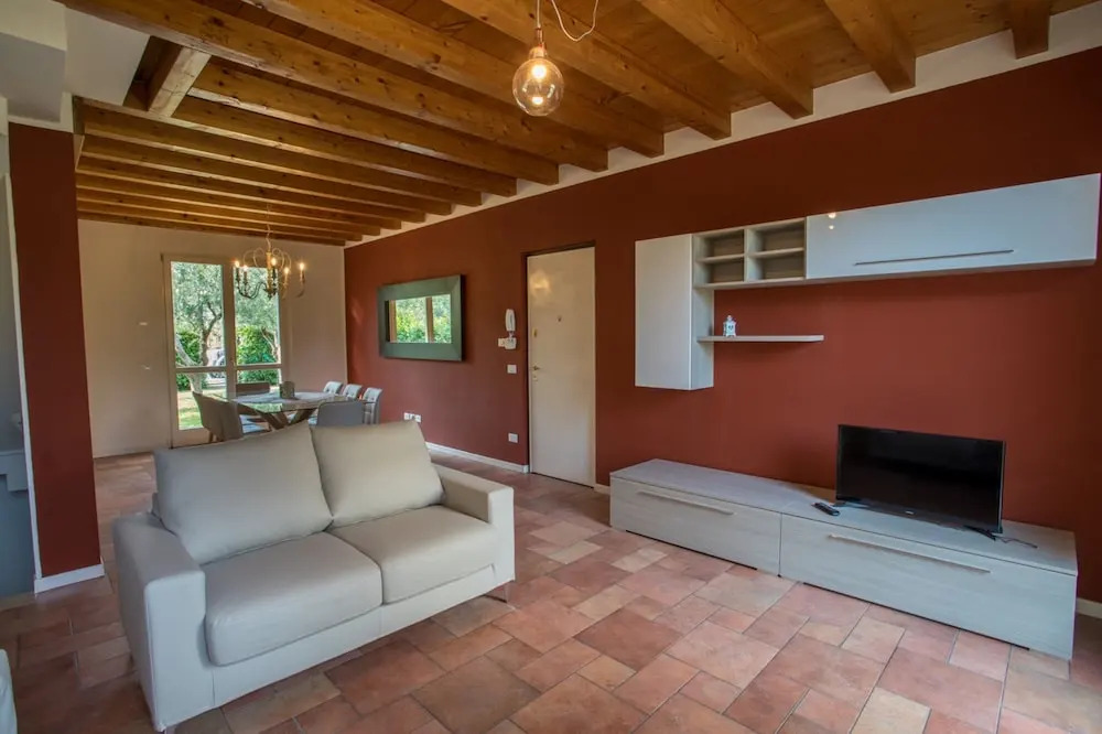 Elegant Lake Garda Villa With Garden