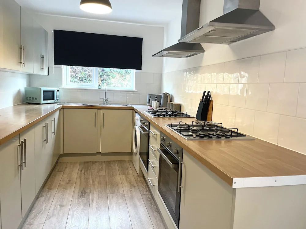 Vibrant 6 bed Stylish Home in Heart of Southsea
