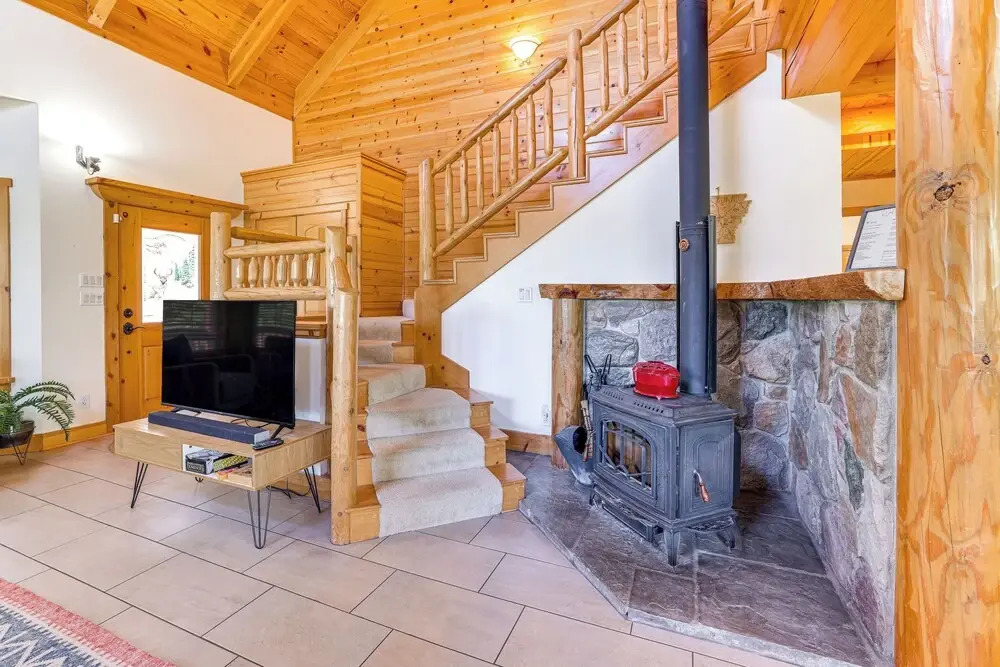 Family-Friendly Cabin By Golf Course & Marina