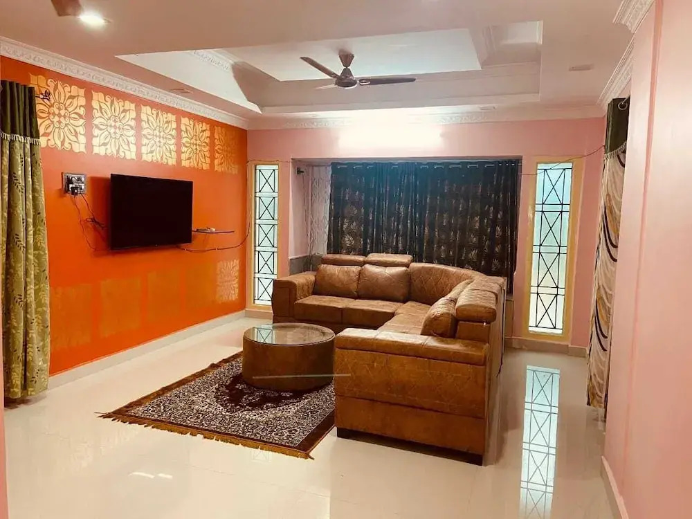 Tirupati Homestay- PRIDE Free Breakfast - Premium 3BHK AC - Flyover to Alipiri gate - WiFi - Android TV - Ragunatha Resorts - Easy access to visit all Temples