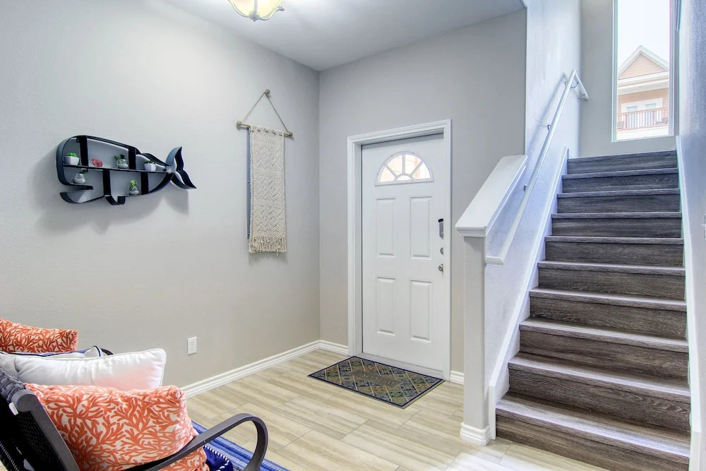 Beach-i-licious 4 Bedrooms 3.5 Bathrooms Townhouse