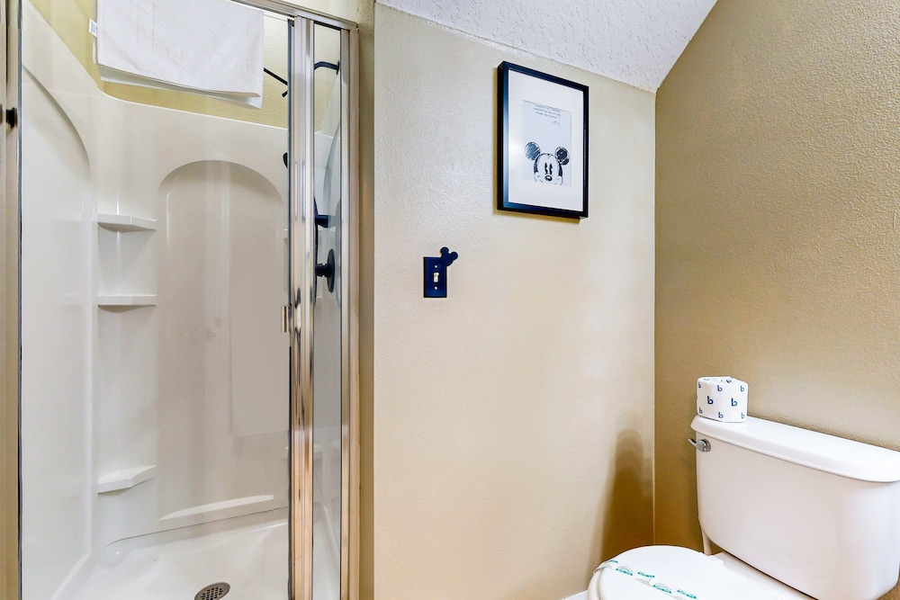 Dog-friendly Townhouse Near Disney With Outdoor Pool, Patio, Streaming, W/d, AC