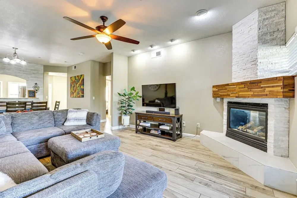 1 Mi to Old Town! Golf Getaway in Pueblo Verde