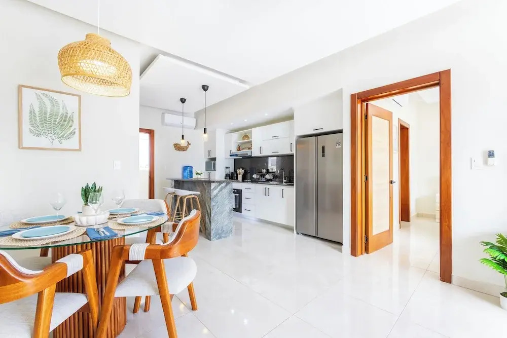 Stylish 1BR Apartment – Pool Access, Close to Beach
