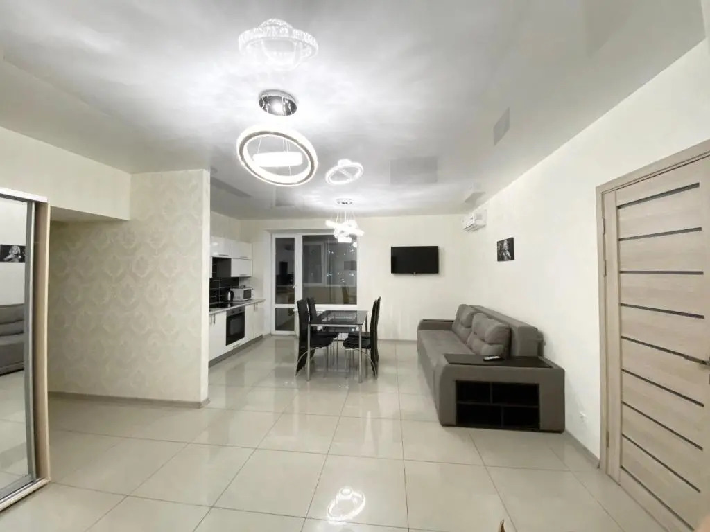Lux 3-bedroom apartment in Most City area