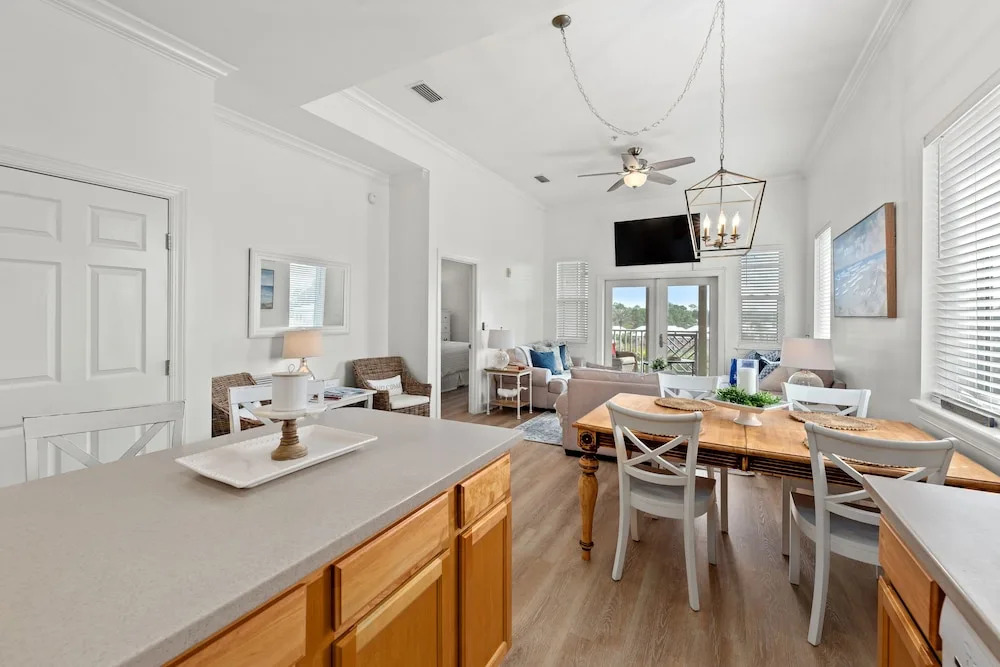 Remarkably Updated 3/2 in Seagrove Highlands - Gulf Views Sleeps 9