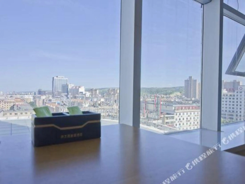 Ruishiting Shangpin Hotel (Kongtong District South Gate Shizi)