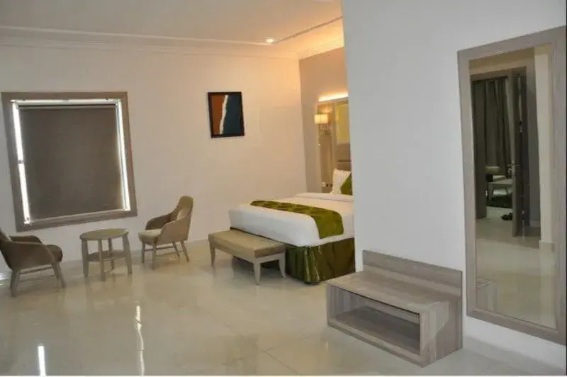 Springhill Hotel & Suites