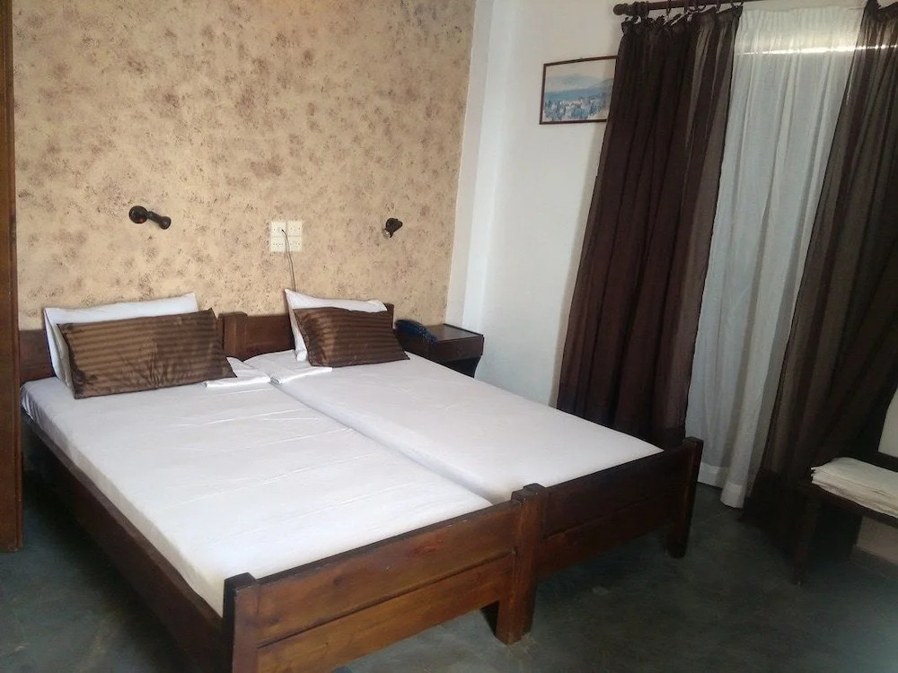 Elvira Hotel