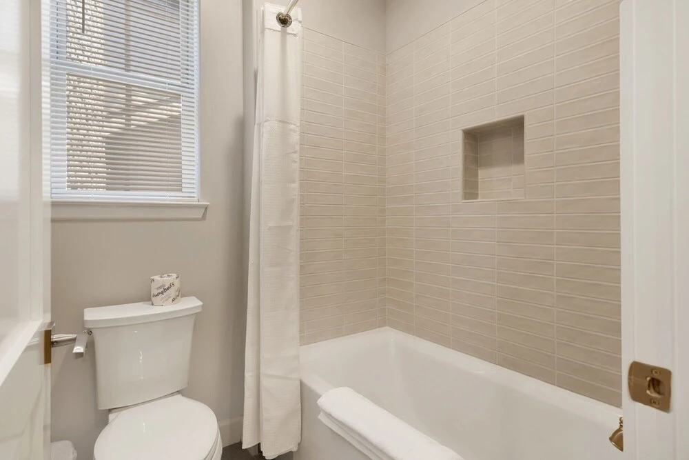 2162-the Reel Deal 3 Bedroom Home by RedAwning