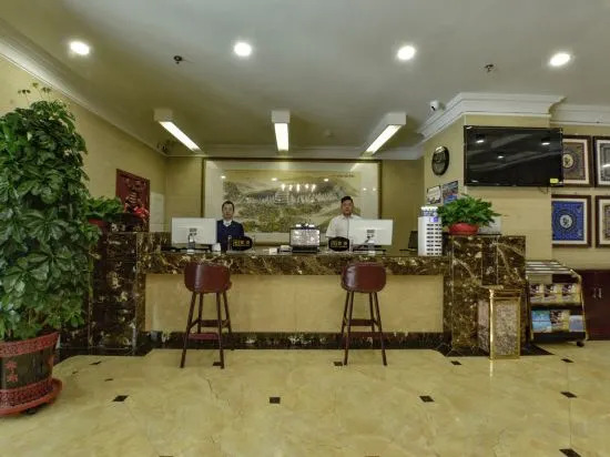 Dunhuang Binhe International Hotel (Dunhuang Night Market & Dunhuang Bookstore)