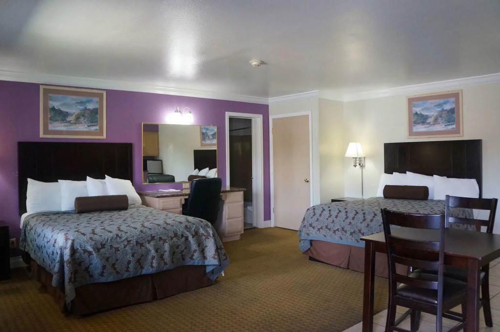 Rodeo Lodge
