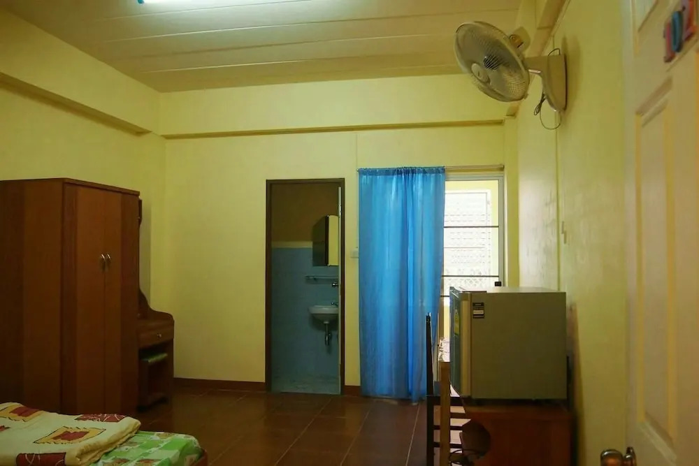 Baan Jaroenporn