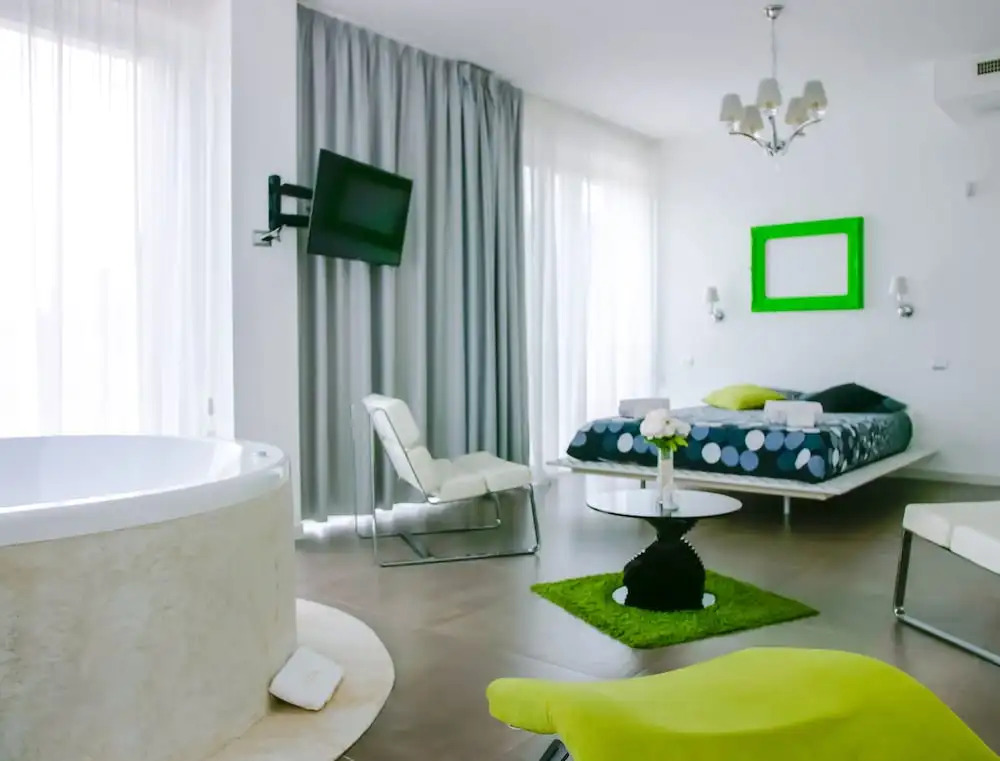 Max Luxury Suite