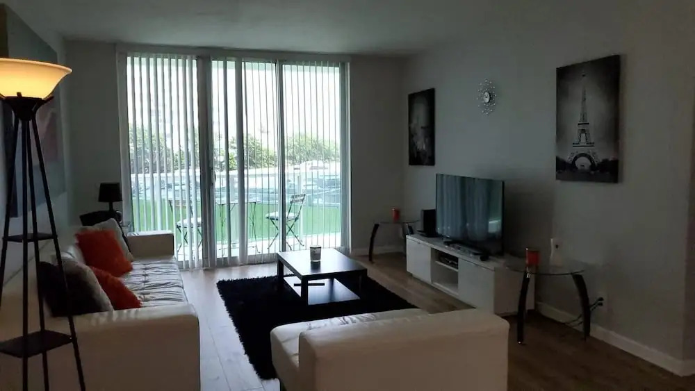 3801 Hollywood - 2Z - 1 Br Apts