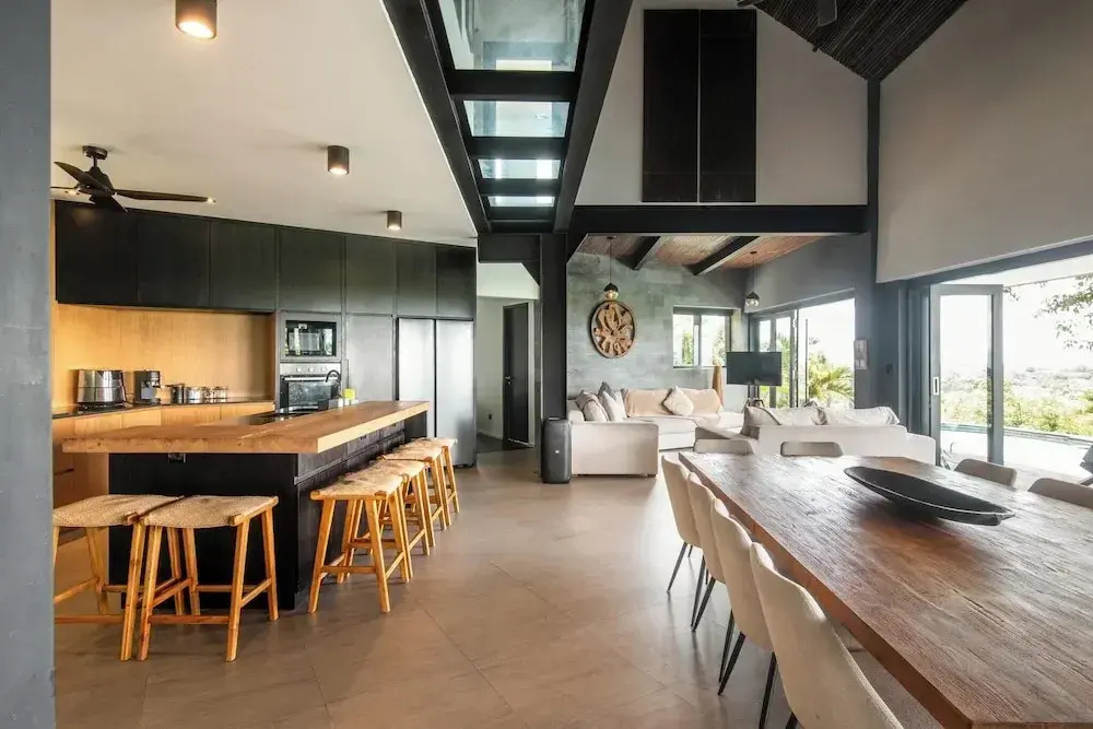 Elegant 6BR Clifftop Villa Near Bingin