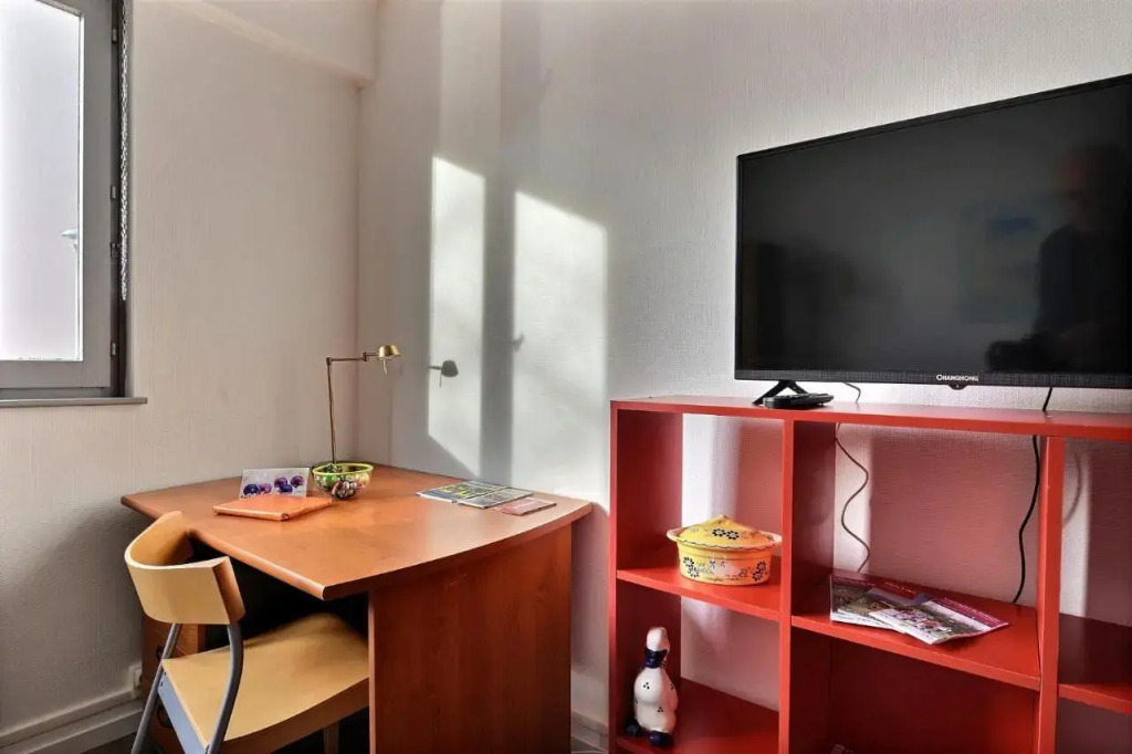 "Urbaine Budget" Studio calme avec Parking
