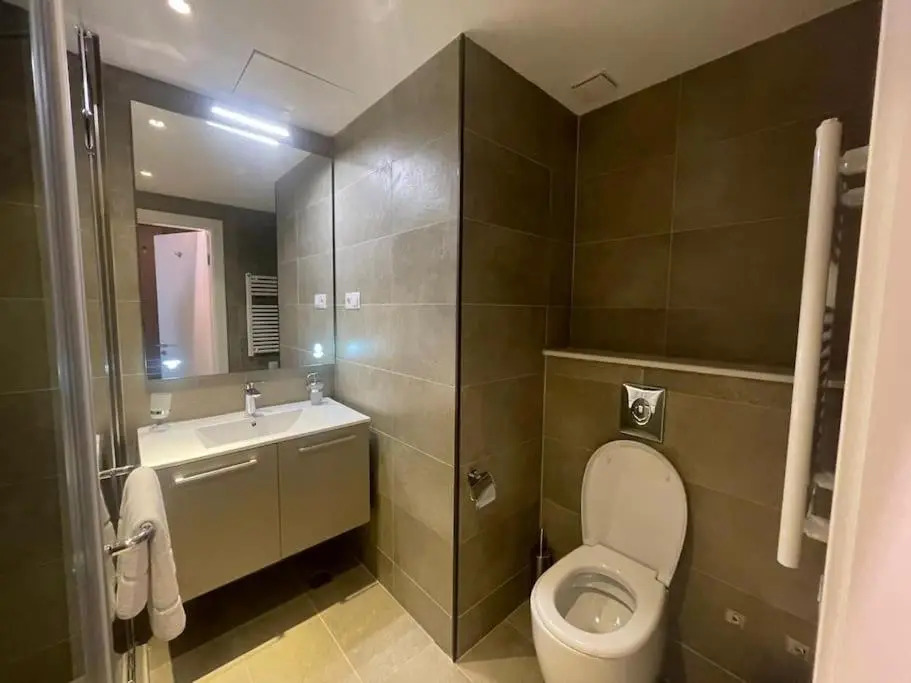 Leo Group Luxury Apartment 2426 Alliance Palace